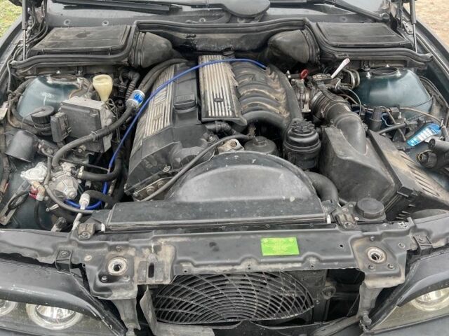 Зеленый БМВ 5 Серия, объемом двигателя 2.5 л и пробегом 350 тыс. км за 4500 $, фото 1 на Automoto.ua