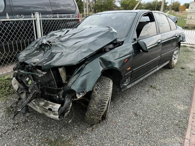 Зеленый БМВ 5 Серия, объемом двигателя 2.5 л и пробегом 299 тыс. км за 456 $, фото 1 на Automoto.ua