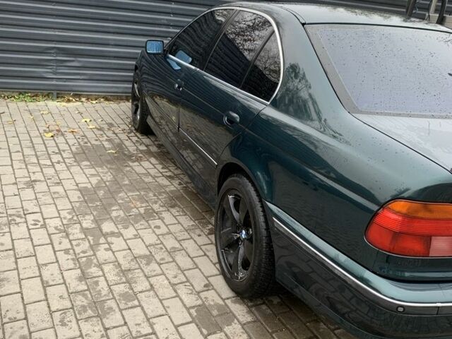 Зеленый БМВ 5 Серия, объемом двигателя 2 л и пробегом 400 тыс. км за 4700 $, фото 1 на Automoto.ua