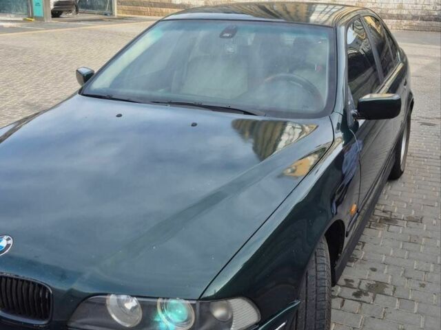 Зеленый БМВ 5 Серия, объемом двигателя 3 л и пробегом 300 тыс. км за 2500 $, фото 1 на Automoto.ua