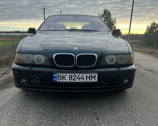 Зеленый БМВ 5 Серия, объемом двигателя 3 л и пробегом 384 тыс. км за 5000 $, фото 1 на Automoto.ua