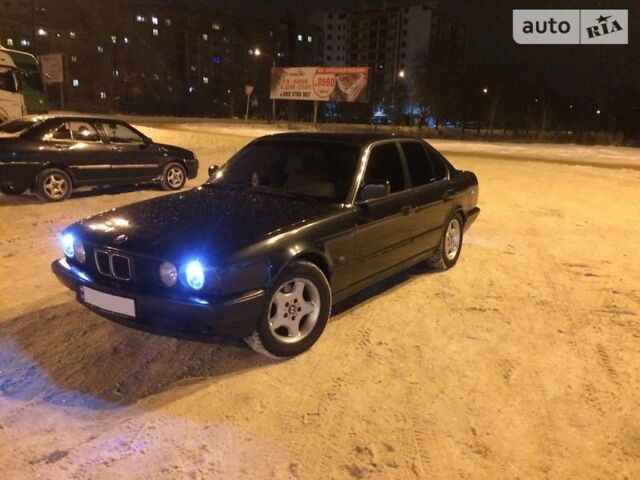 Чорний БМВ 520, об'ємом двигуна 2 л та пробігом 300 тис. км за 3400 $, фото 1 на Automoto.ua