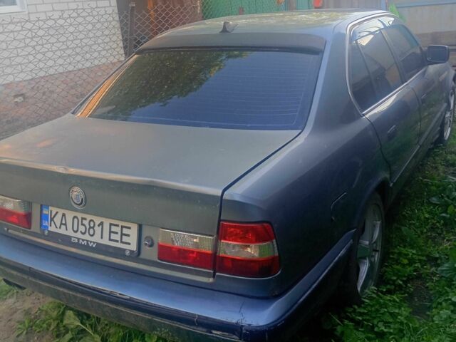Сірий БМВ 520, об'ємом двигуна 2 л та пробігом 377 тис. км за 1587 $, фото 1 на Automoto.ua