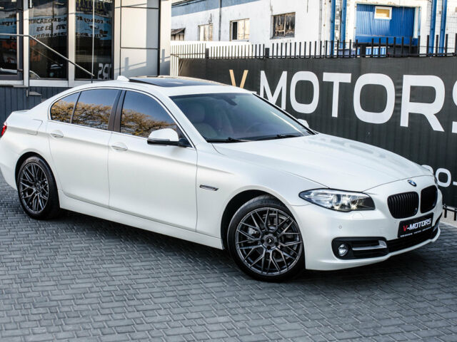 Белый БМВ 525, объемом двигателя 2 л и пробегом 77 тыс. км за 27500 $, фото 1 на Automoto.ua