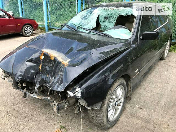 Черный БМВ 530, объемом двигателя 3 л и пробегом 239 тыс. км за 4400 $, фото 1 на Automoto.ua