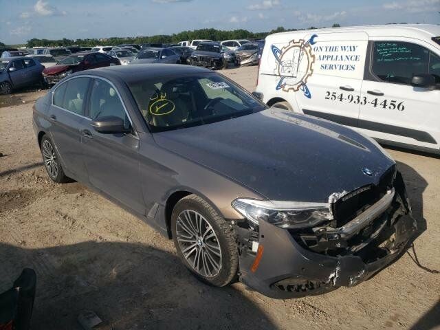 Серый БМВ 540, объемом двигателя 3 л и пробегом 64 тыс. км за 16000 $, фото 1 на Automoto.ua