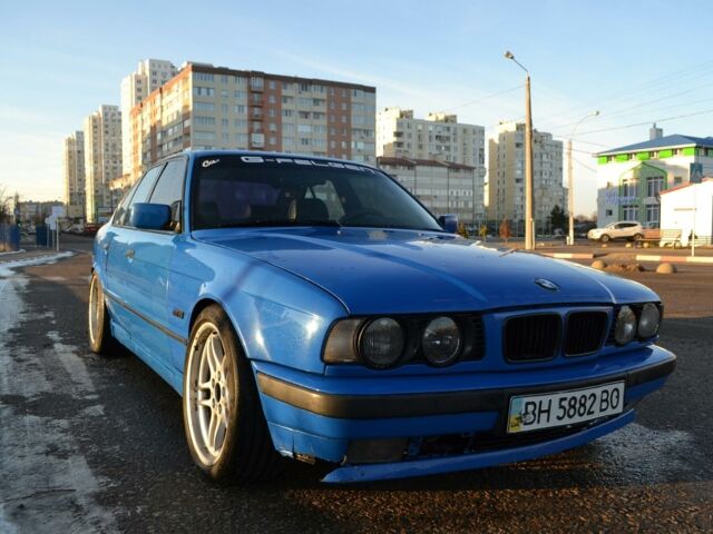 Синій БМВ 540, об'ємом двигуна 4 л та пробігом 350 тис. км за 5400 $, фото 1 на Automoto.ua