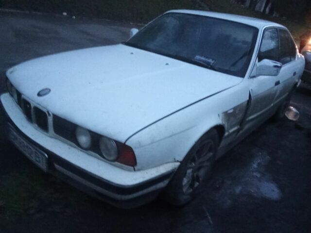 Белый БМВ 7 Серия, объемом двигателя 2 л и пробегом 333 тыс. км за 1420 $, фото 1 на Automoto.ua