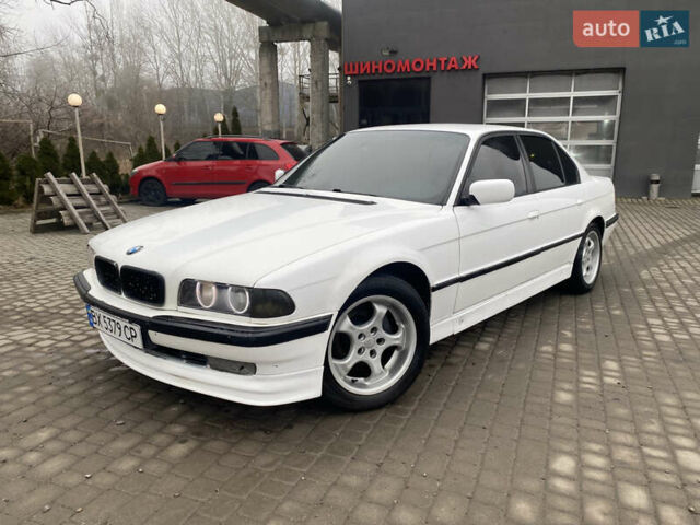Белый БМВ 7 Серия, объемом двигателя 2.99 л и пробегом 400 тыс. км за 3300 $, фото 1 на Automoto.ua