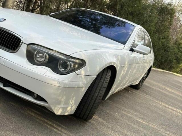 Белый БМВ 7 Серия, объемом двигателя 4.4 л и пробегом 300 тыс. км за 4999 $, фото 1 на Automoto.ua