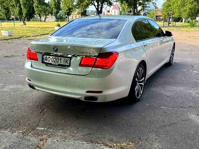 Белый БМВ 7 Серия, объемом двигателя 4.4 л и пробегом 200 тыс. км за 12500 $, фото 1 на Automoto.ua