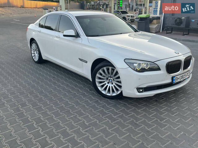 Белый БМВ 7 Серия, объемом двигателя 2.99 л и пробегом 320 тыс. км за 13000 $, фото 1 на Automoto.ua