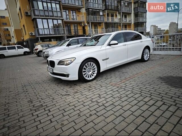 Белый БМВ 7 Серия, объемом двигателя 4.39 л и пробегом 231 тыс. км за 15500 $, фото 1 на Automoto.ua