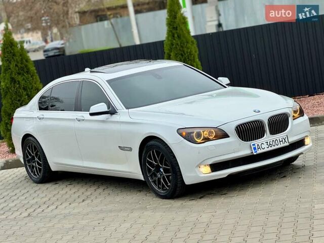 Білий БМВ 7 Серія, об'ємом двигуна 3 л та пробігом 133 тис. км за 12500 $, фото 1 на Automoto.ua
