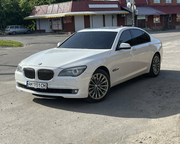 Білий БМВ 7 Серія, об'ємом двигуна 3 л та пробігом 202 тис. км за 18500 $, фото 1 на Automoto.ua