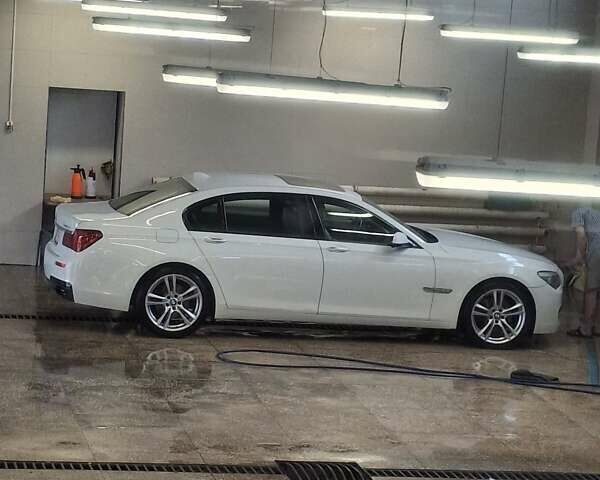 Білий БМВ 7 Серія, об'ємом двигуна 3 л та пробігом 215 тис. км за 14500 $, фото 1 на Automoto.ua