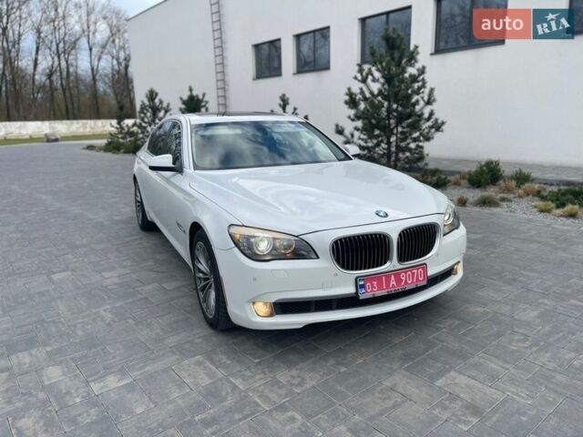 Белый БМВ 7 Серия, объемом двигателя 3 л и пробегом 214 тыс. км за 12700 $, фото 1 на Automoto.ua