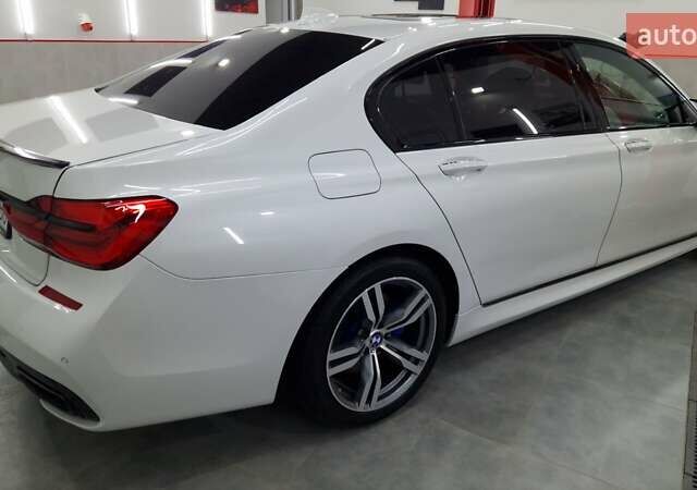 Белый БМВ 7 Серия, объемом двигателя 2.98 л и пробегом 156 тыс. км за 23500 $, фото 1 на Automoto.ua