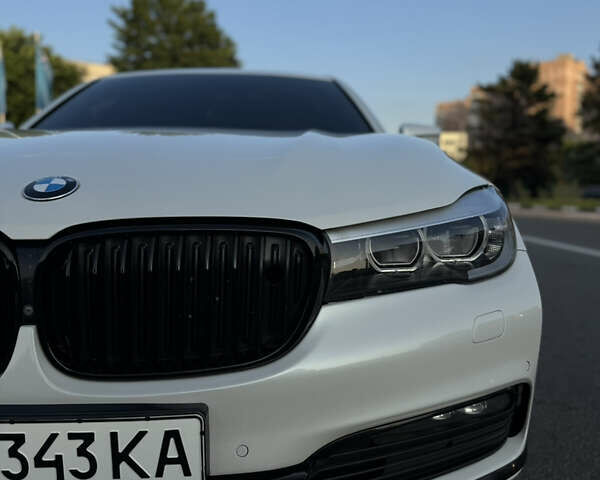 Білий БМВ 7 Серія, об'ємом двигуна 2.98 л та пробігом 142 тис. км за 25700 $, фото 1 на Automoto.ua