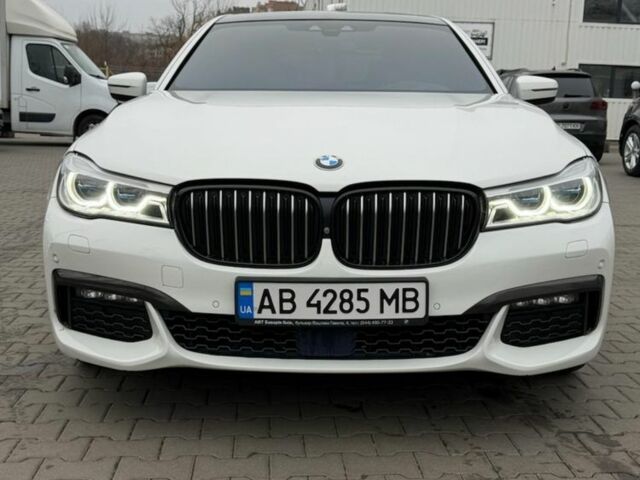 Белый БМВ 7 Серия, объемом двигателя 3 л и пробегом 122 тыс. км за 29500 $, фото 1 на Automoto.ua
