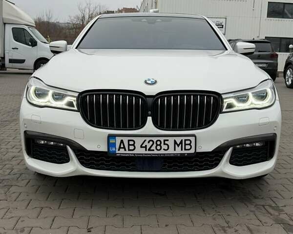 Белый БМВ 7 Серия, объемом двигателя 3 л и пробегом 122 тыс. км за 29500 $, фото 1 на Automoto.ua