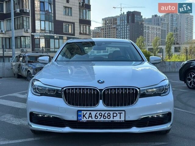 Белый БМВ 7 Серия, объемом двигателя 3 л и пробегом 155 тыс. км за 34500 $, фото 1 на Automoto.ua