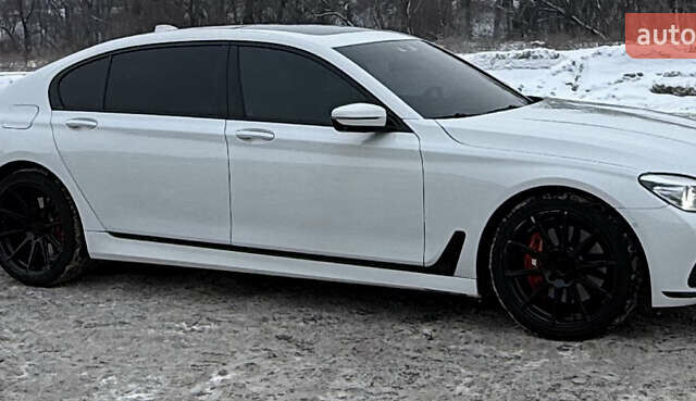 Белый БМВ 7 Серия, объемом двигателя 4.39 л и пробегом 81 тыс. км за 32000 $, фото 1 на Automoto.ua