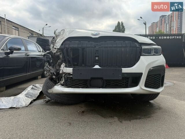 Белый БМВ 7 Серия, объемом двигателя 6.59 л и пробегом 130 тыс. км за 28500 $, фото 1 на Automoto.ua