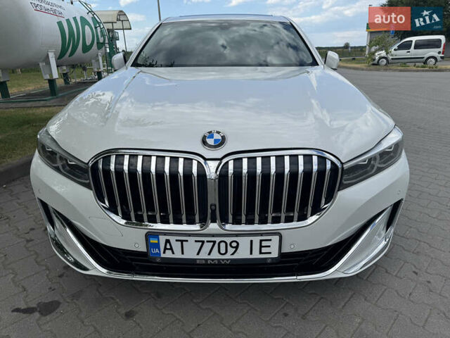 Белый БМВ 7 Серия, объемом двигателя 3 л и пробегом 68 тыс. км за 52999 $, фото 1 на Automoto.ua