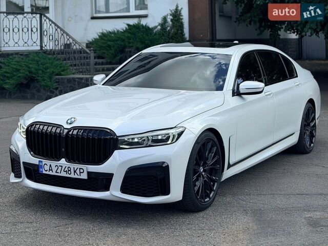 Белый БМВ 7 Серия, объемом двигателя 3 л и пробегом 56 тыс. км за 59000 $, фото 1 на Automoto.ua