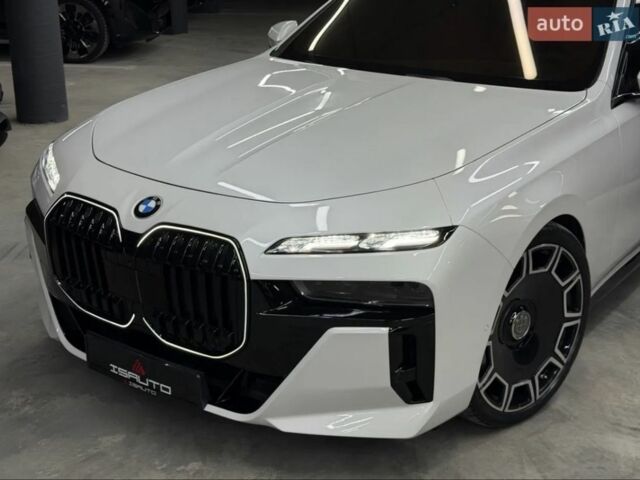 Белый БМВ 7 Серия, объемом двигателя 4.4 л и пробегом 43 тыс. км за 127000 $, фото 1 на Automoto.ua