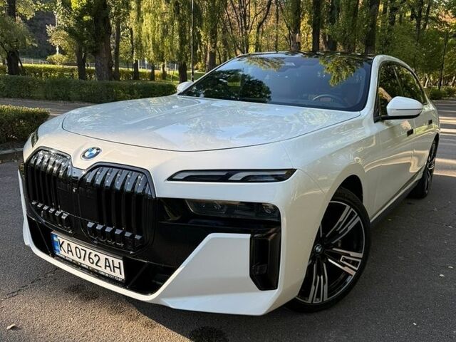 Белый БМВ 7 Серия, объемом двигателя 3 л и пробегом 43 тыс. км за 98000 $, фото 1 на Automoto.ua
