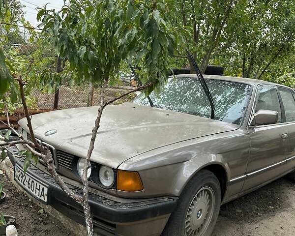 Бежевый БМВ 7 Серия, объемом двигателя 3.5 л и пробегом 408 тыс. км за 2000 $, фото 1 на Automoto.ua