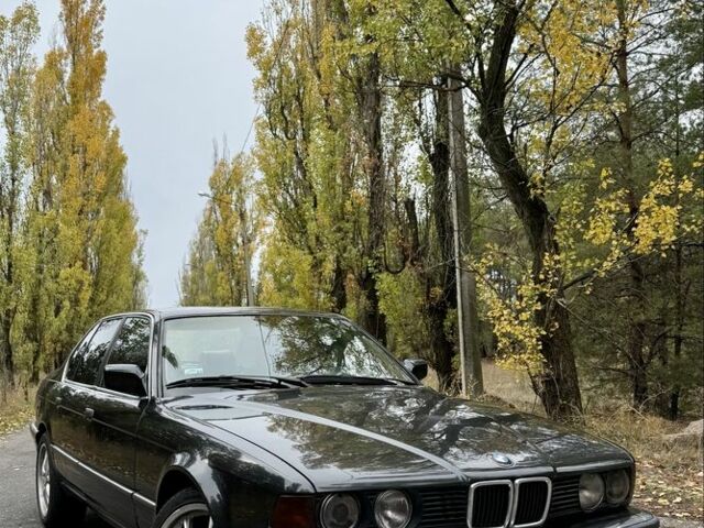 Чорний БМВ 7 Серія, об'ємом двигуна 3.5 л та пробігом 500 тис. км за 2200 $, фото 1 на Automoto.ua