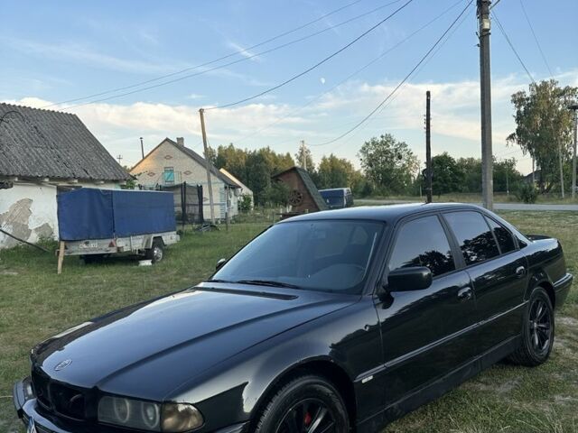 Чорний БМВ 7 Серія, об'ємом двигуна 3 л та пробігом 300 тис. км за 2200 $, фото 1 на Automoto.ua
