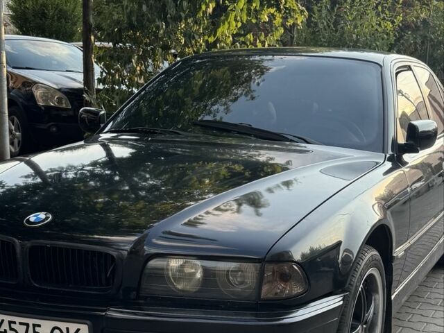 Черный БМВ 7 Серия, объемом двигателя 0 л и пробегом 300 тыс. км за 2500 $, фото 1 на Automoto.ua