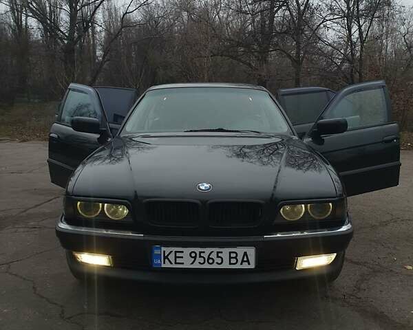 Черный БМВ 7 Серия, объемом двигателя 4 л и пробегом 248 тыс. км за 4000 $, фото 1 на Automoto.ua