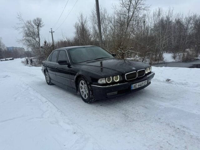 Черный БМВ 7 Серия, объемом двигателя 3.5 л и пробегом 376 тыс. км за 4600 $, фото 1 на Automoto.ua