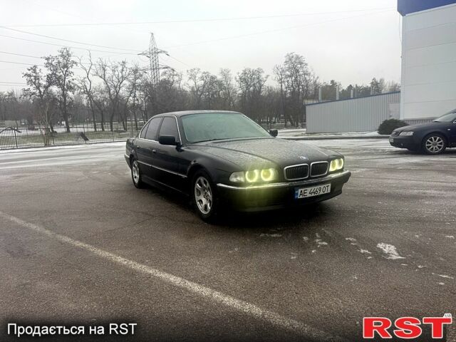 Черный БМВ 7 Серия, объемом двигателя 3.5 л и пробегом 334 тыс. км за 3500 $, фото 1 на Automoto.ua