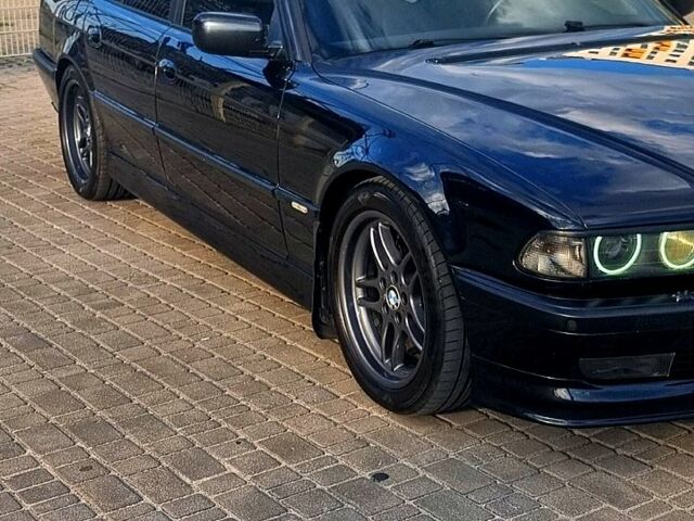 Черный БМВ 7 Серия, объемом двигателя 4 л и пробегом 312 тыс. км за 6700 $, фото 1 на Automoto.ua