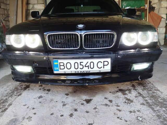 Черный БМВ 7 Серия, объемом двигателя 2.9 л и пробегом 300 тыс. км за 5000 $, фото 1 на Automoto.ua