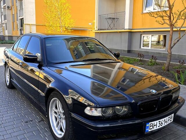 Черный БМВ 7 Серия, объемом двигателя 3.5 л и пробегом 400 тыс. км за 5200 $, фото 1 на Automoto.ua