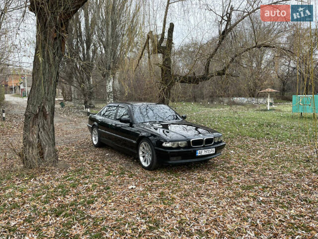 Черный БМВ 7 Серия, объемом двигателя 4.4 л и пробегом 335 тыс. км за 5800 $, фото 1 на Automoto.ua