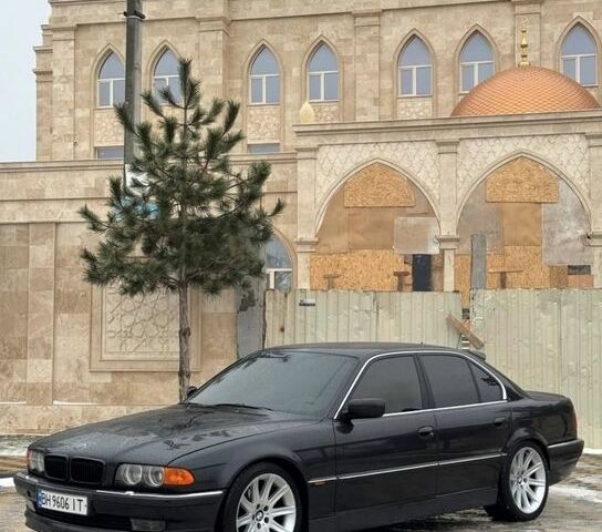 Чорний БМВ 7 Серія, об'ємом двигуна 4.4 л та пробігом 380 тис. км за 4800 $, фото 1 на Automoto.ua