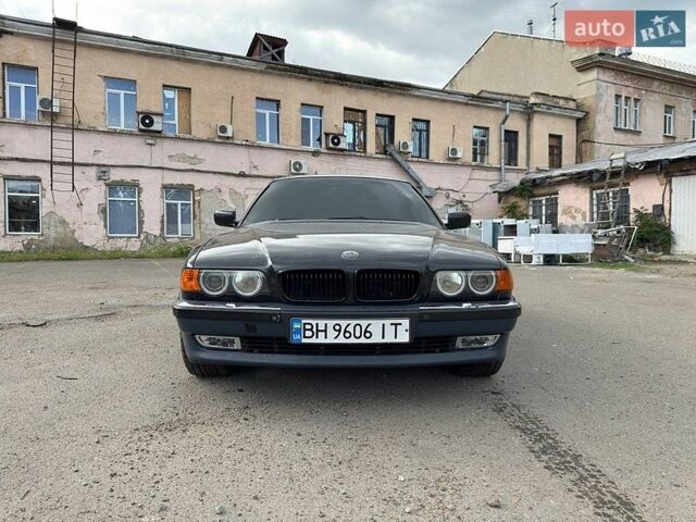 Черный БМВ 7 Серия, объемом двигателя 4.4 л и пробегом 380 тыс. км за 5800 $, фото 1 на Automoto.ua