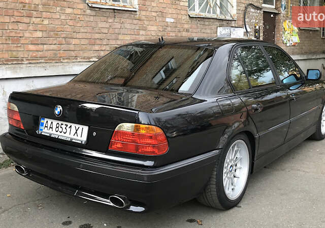 Черный БМВ 7 Серия, объемом двигателя 3.5 л и пробегом 370 тыс. км за 12000 $, фото 1 на Automoto.ua