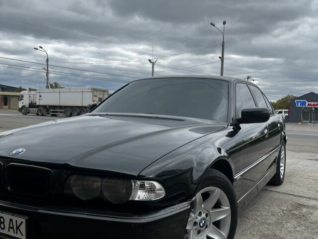 Черный БМВ 7 Серия, объемом двигателя 3.9 л и пробегом 298 тыс. км за 6200 $, фото 1 на Automoto.ua