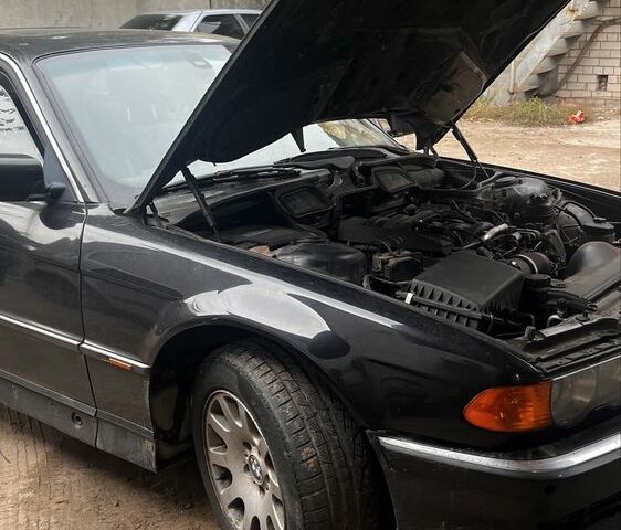 Чорний БМВ 7 Серія, об'ємом двигуна 4.4 л та пробігом 279 тис. км за 3500 $, фото 1 на Automoto.ua