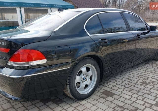Черный БМВ 7 Серия, объемом двигателя 4.4 л и пробегом 285 тыс. км за 4500 $, фото 1 на Automoto.ua