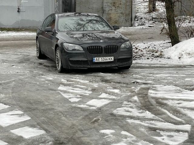 Черный БМВ 7 Серия, объемом двигателя 4.4 л и пробегом 230 тыс. км за 13500 $, фото 1 на Automoto.ua